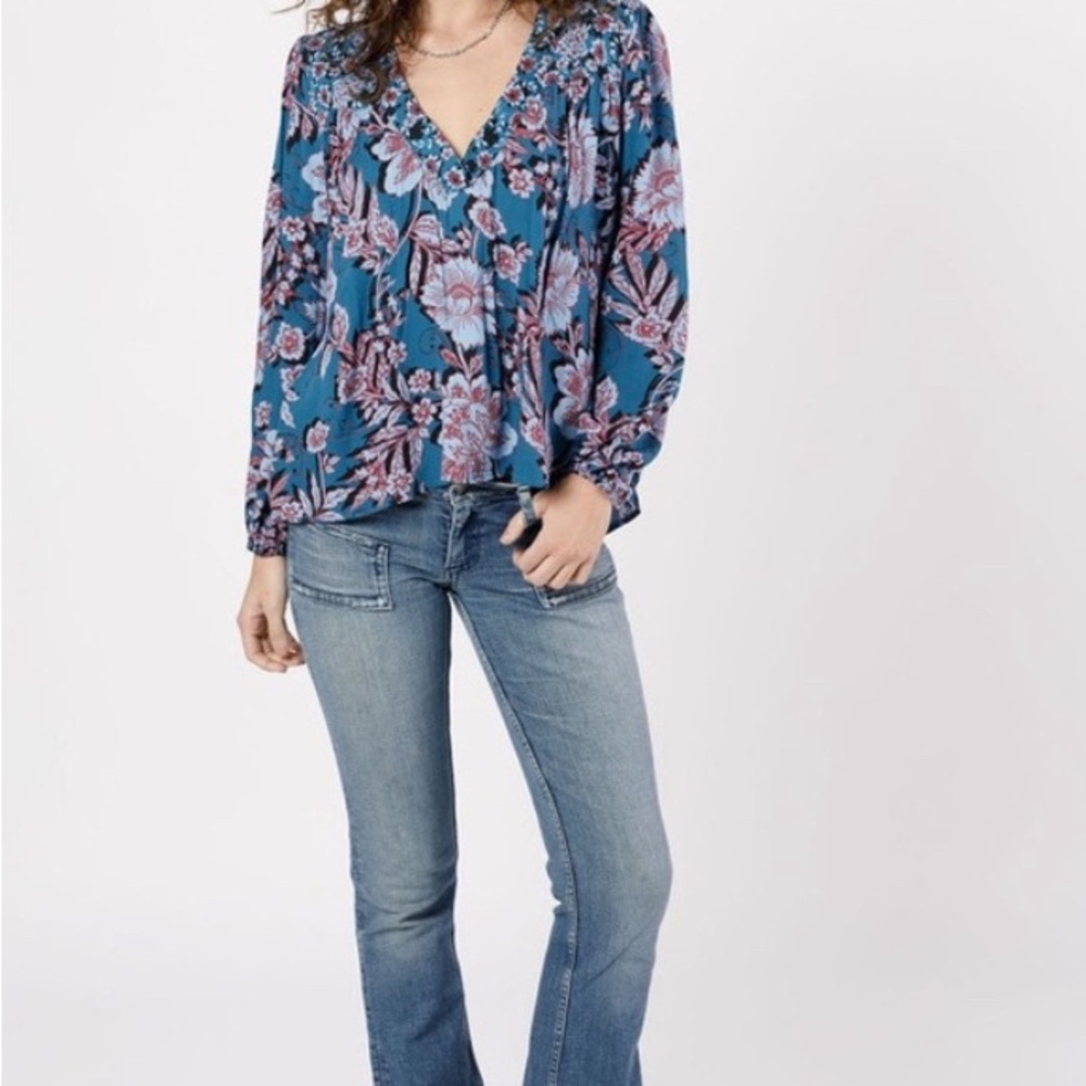 Floral V-Neck Blue Blouse - Picture 6 of 6